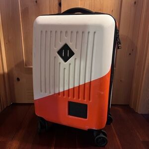 Herschel Trade Luggage Power Carry-On (with Power Bank)